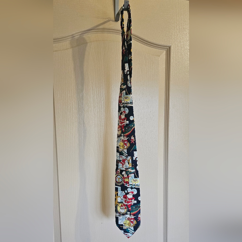 Vintage Cape Cod Neckwear Christmas Santa And Reindeer Tie 100% Silk